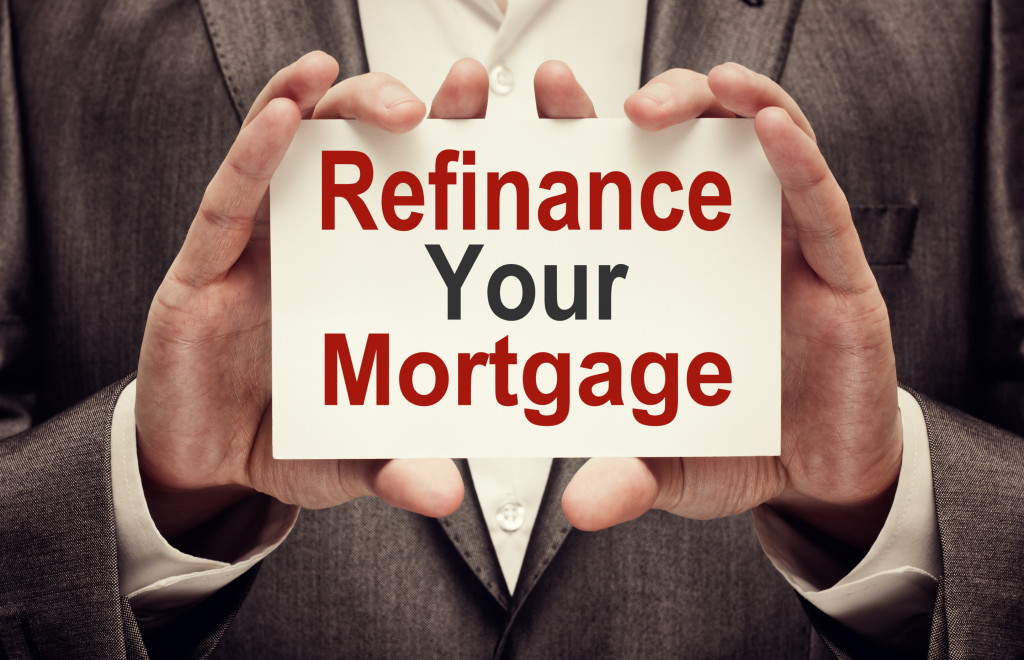 agent holding a refinancing sign